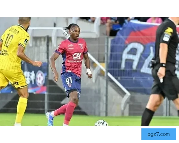 利物浦有意引进荷兰天才中场斯密特转会费3000万镑消息曝光